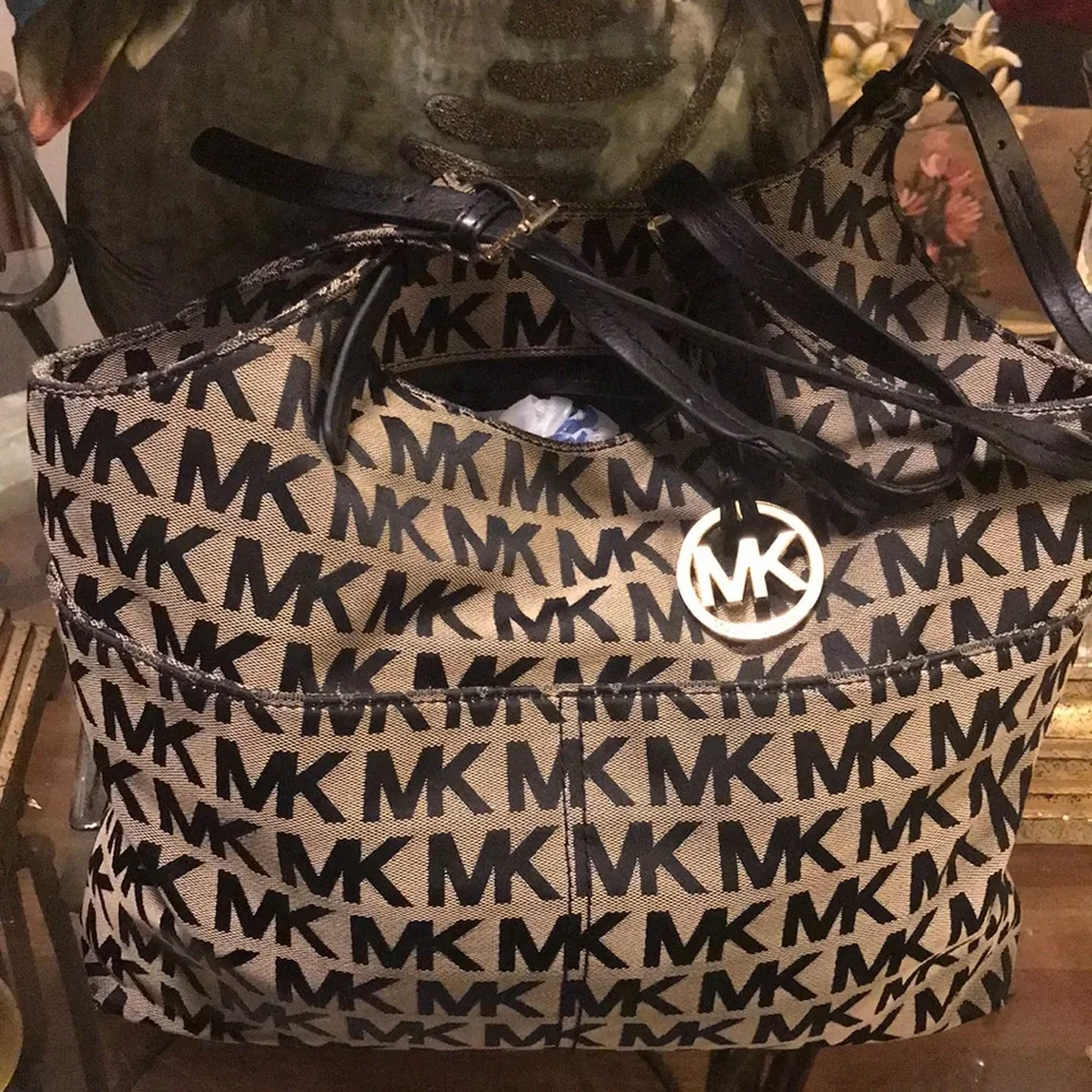 💋💋💋Michael Kors Everyday